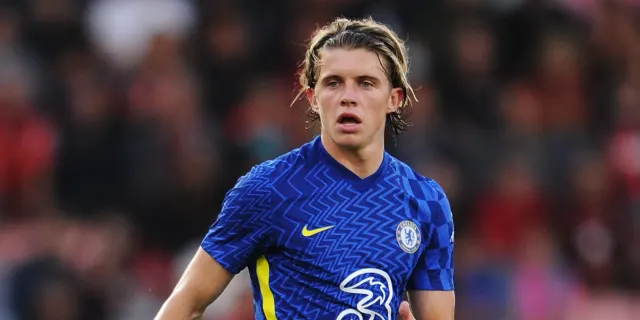 คอเนอร์เตียมซบไหล่