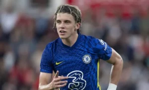 คอเนอร์เตียมซบไหล่