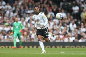 ท่ามกลางความสนใจ 