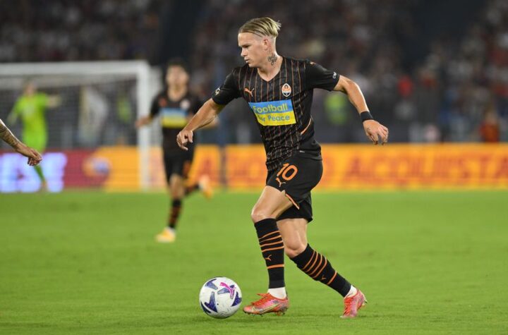 ท่ามกลางความต้องการ