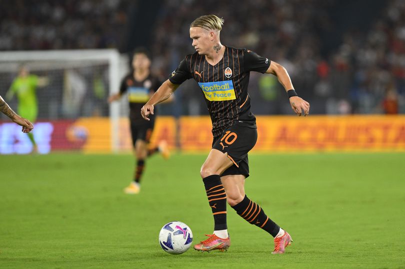 ท่ามกลางความต้องการ